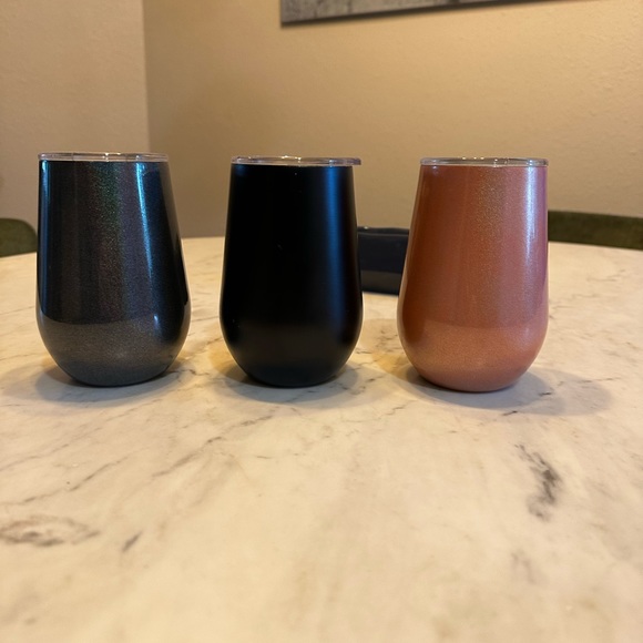 Set of three HD wine tumbler with lids - Picture 6 of 7